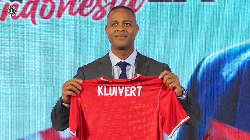 Patrick Kluivert secara resmi diperkenalkan PSSI ke publik sebagai pelatih Timnas Sepakbola Indonesia. [Foto: X @PSSI]