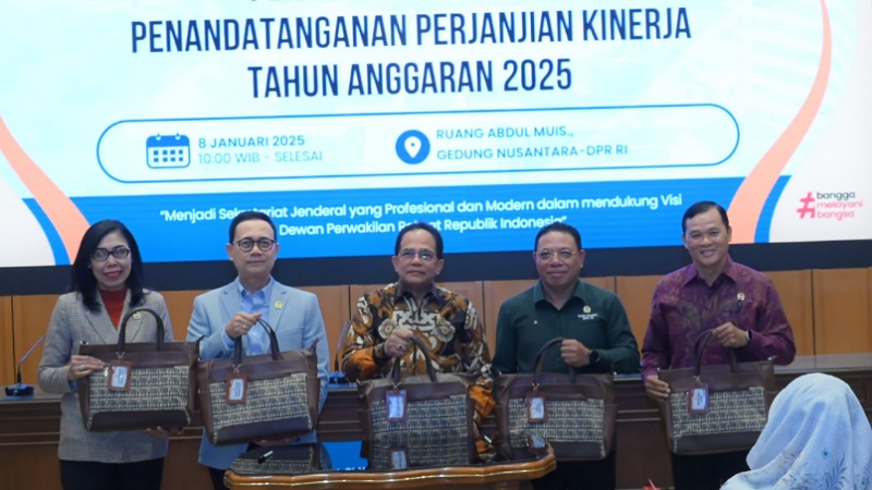 Rapat Koordinasi Penyerahan DIPA dan PK Tahun Anggaran 2025. [Foto: Dok DPR/RMN]