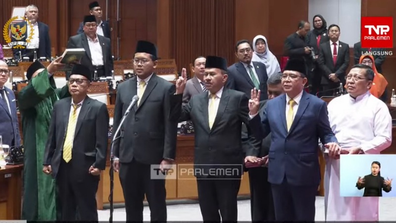 Empat Politisi Golkar Resmi Dilantik Jadi Anggota DPR RI, menggantikan anggota yang naik menjadi Menteri dan Gubernur Lemhanas. [Foto: TangkapanLayar/TV Parlemen]