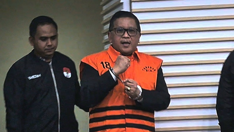 Sekjen PDIP Hasto Kristiyanto  ditahan KPK terkait dugaan suap dan obstruction of justice (OJ) dalam kasus Harun Masiku. - Foto: Dok Disway -