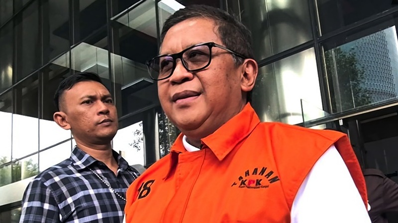 Sekjen PDIP Hasto Kritiyanto berompi orange sebut lambang perjuangan - Foto: Dok Disway -