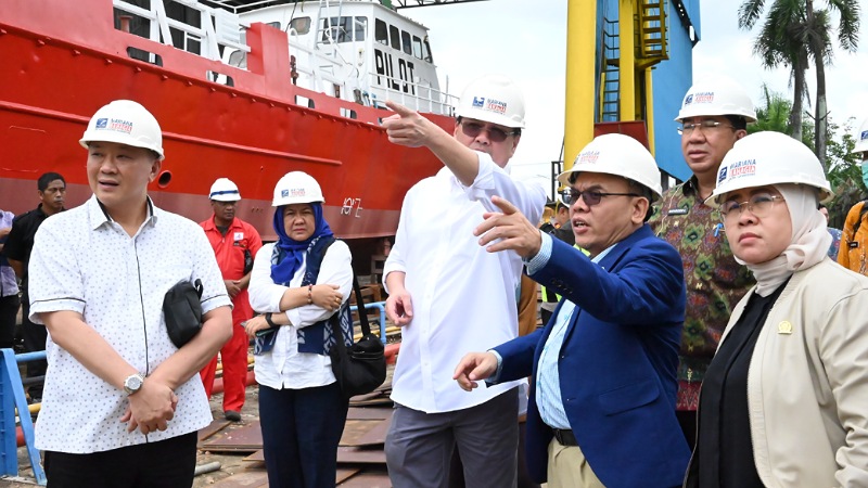 Ketua Komisi VII DPR RI Saleh Partaonan Daulay saat memimpin kunjungan kerja Komisi VII DPR RI ke PT Mariana Bahagia di Palembang, Kamis (6/2). [Foto: Dok. DPR/RMN]