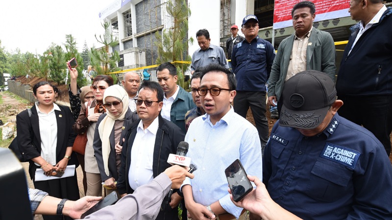 Wakil Ketua Komisi XII DPR RI, Bambang Haryadi, usai memimpin Panja Lingkungan Hidup Komisi XII DPR RI meninjau pembangunan Proyek MNC Lido City di Bogor. [Foto: dok DPR/RMN]