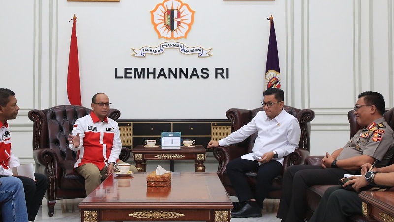 Presiden LIRA Andi Syafrani dengan Gubernur Lemhanas RI Tb Ace Hasan Syadzili. [Foto: Ist/RMN]