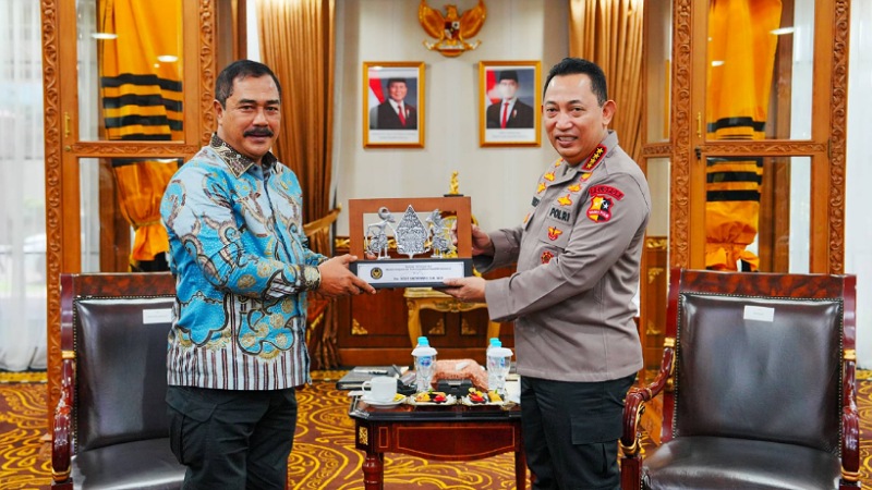 Menteri Imigrasi dan Pemasyarakatan (Imipas) Agus Andrianto bersama Kapolri Jenderal Listyo Sigit Prabowo .[Foto: Ist/RMN]