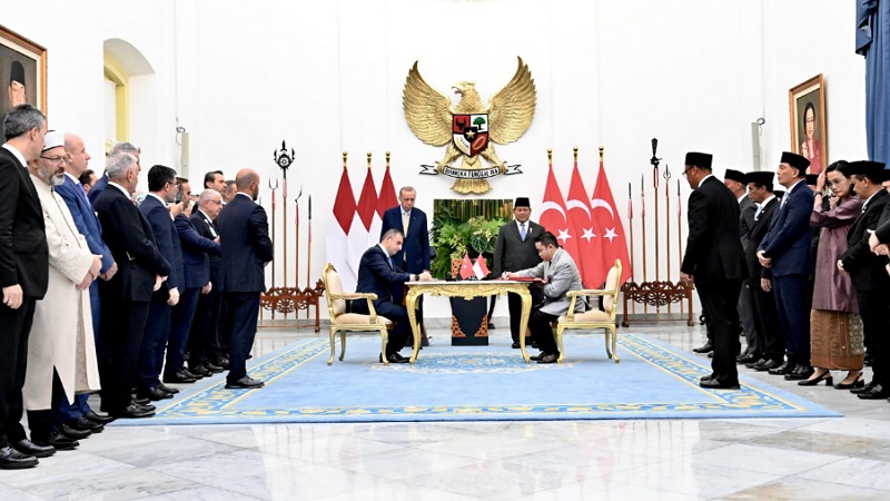 Presiden RI, Prabowo Subianto dan Presiden Turkiye, Recep Tayyip Erdoğan menyaksikan penandatanganan dan pertukaran MoU antara pemerintah Indonesia dan Turkiye di Istana Kepresidenan Bogor. Rabu, 12 Februari 2025. [Foto: Dok BPMI/Setpres]