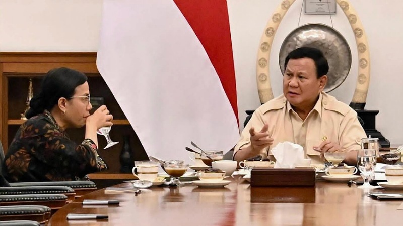 Menteri Keuangan Sri Mulyani buka bersama Presiden Prabowo Subianto. - Foto: Ig smindrawati -