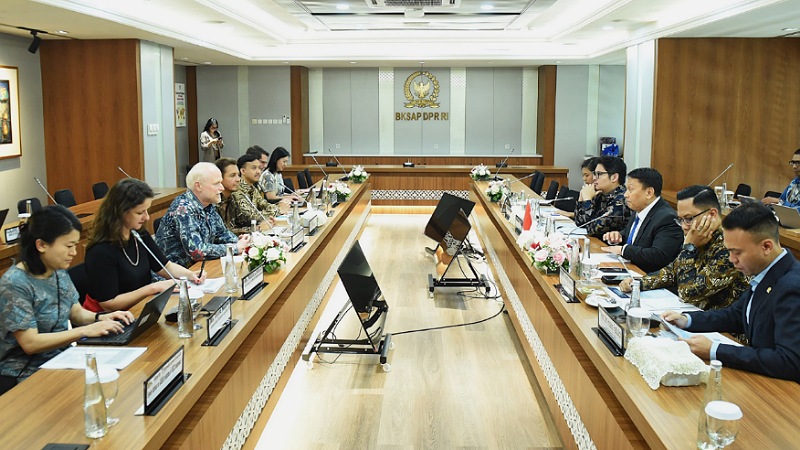DPR Gencarkan Diplomasi! Indonesia Ngebut Masuk OECD, Target Laporan 3 Juni! Kunjungan kehormatan dari Delegasi Organisasi untuk Kerja Sama dan Pembangunan Ekonomi (OECD) Asia Pasifik ke BKSAP di Gedung Nusantara III, DPR RI, Lantai 6, Senin (5/5/2025). - Foto : Humas DPR -