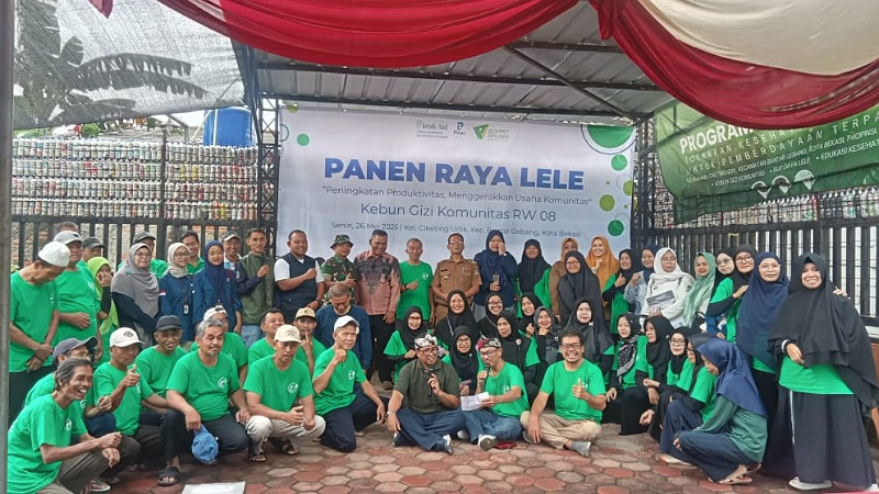 Panen Raya Lele di RW 08 Ciketing: Lansia Produktif, Ketahanan Pangan Bergerak!