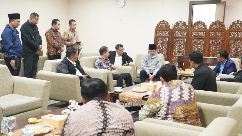 Pulang Tinjau Persiapan Haji di Arab Saudi, Ini Oleh-oleh Menag! Menteri Agama Nasaruddin Umar saat tiba di Indonesia usai meninjau persiapan haji 2025 - Foto: Dok Kemenag -