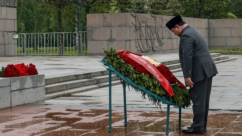Prabowo Ziarah Ke Taman Makam Piskaryovskoye, Simbol Erat Indonesia–Rusia