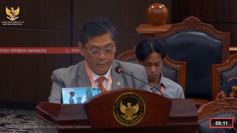 Utut Adianto Pasang Badan untuk UU TNI: “Tak Ada yang Ditutupi, Semua Terbuka!” Ketua Komisi I DPR RI, Utut Adianto, dalam Sidang Uji Formil UU TNI di Mahkamah Konstitusi, Senin (23/6/2025). - YouTube MK -