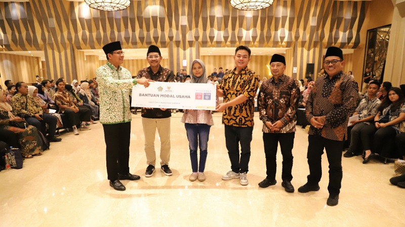 100 Pengantin Baru Dapat Modal Usaha dari BAZNAS, Nikah Langsung Pegang Duit!