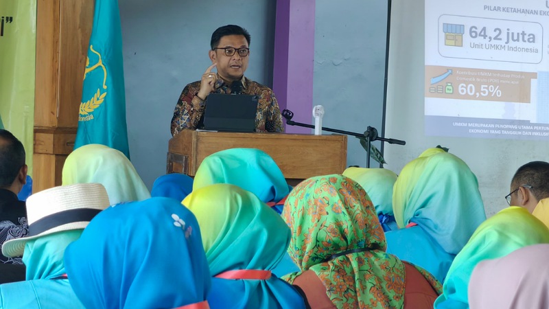 Pilar Ketahanan Nasional! Kang Ace Dorong UMKM Melek Digital & Menembus Pasar Global Gubernur Lemhannas, Dr. H. Tb Ace Hasan Syadzily, M.Si menyebut UMKM sebagai tulang punggung ketahanan ekonomi dan sosial nasional. - Foto: Ist/RMN -