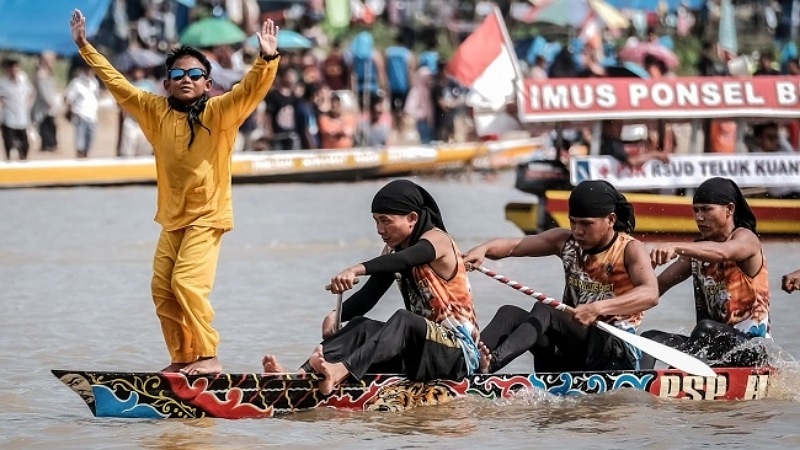 Tradisi Jalur Pacu budaya asli Indonesia - Repro -
