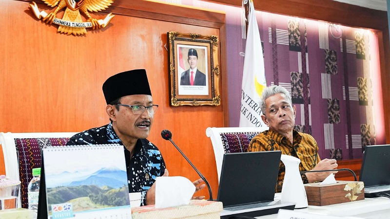 Mensos Saifullah Yusuf (Gus Ipul) bersama Wamensos Agus Jabo Priyono (kanan) saat konferensi pers dan Rapat Koordinasi dengan perwakilan Himbara - Foro: Biro Humas Kemensos -
