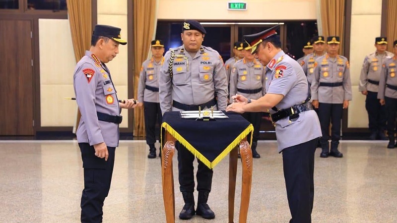 Kapolri Jenderal Pol Listyo Sigit Prabowo saat melantik Wakapolri Komjen Pol Dedi Prasetyo di Mabes Polri, Jakarta, Sabtu (16/8/2025). - Foto: Humas Polri -