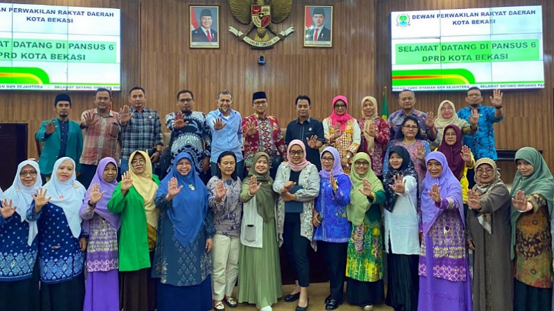 DPRD Kota Bekasi melalui Panitia Khusus (Pansus) VI menggelar Rapat Dengar Pendapat (RDP) di Ruang Rapat Paripurna DPRD Kota Bekasi, Kamis (24/7/2025). -Humas DPRD Kota Bekasi -