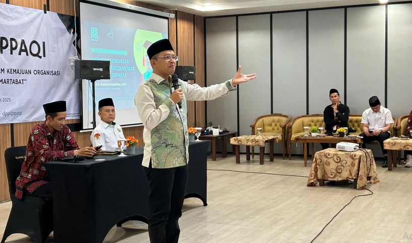 Perjuangkan Kesejahteraan Guru PAUDQU, Kiai Maman Desak Menag Terbitkan Kepmen Anggota DPR KH Maman Imanulhaq menjadi pembicara dalam acara Kongres IPPAQI di Wisma Syahida Inn, Tangerang, Selasa (12/8/2025).