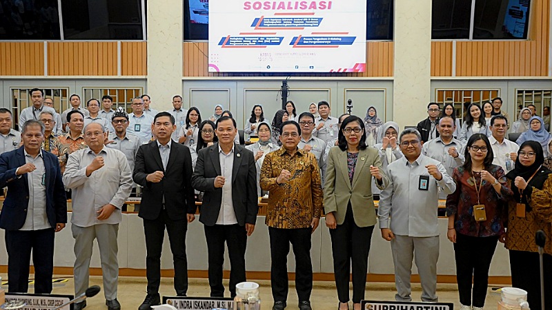 DPR GENJOT TRANSPARANSI! Sekjen Pimpin Sosialisasi Pedoman Baru Pengawasan PBJ
