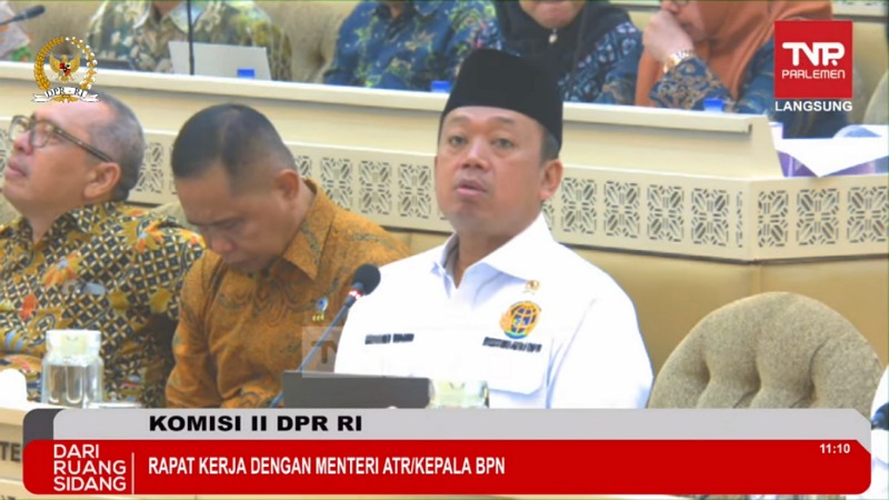 Nusron Diberondong DPR Soal 3,1 Juta Hektar Sawah Ilegal: Jangan Bisa Bicara, Kerja! Menteri Agraria dan Tata Ruang/Kepala Badan Pertanahan Nasional (ATR/BPN) Nusron Wahid saat rapat kerja dengan Komisi II DPR di Senayan, Senin (8/9/2025). - Dok. TV Parlemen -