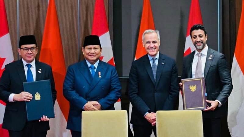 Presiden RI Prabowo Subianto dan PM Kanada Mark Carney menyaksikan upacara penandatanganan Nota Kesepahaman antara Indonesia dan Kanada yang berlangsung di West Block, Parliament Hill, Ottawa, pada Rabu, 24 September 2025. - BPMI Setpres -