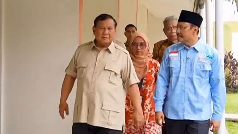 Prabowo Tinjau Sekolah Rakyat, Fasilitas Dinilai Sangat Baik untuk Standar Indonesia Presiden Prabowo Subianto didampingi Mensos, Saifullah Yusuf meninjau fasilitas Sekolah Rakyat Menengah Atas (SRMA) 10 Margaguna, Jakarta, Kamis (11/9/2025). - Foto: Tangkapan Layar YouTube Setpres -