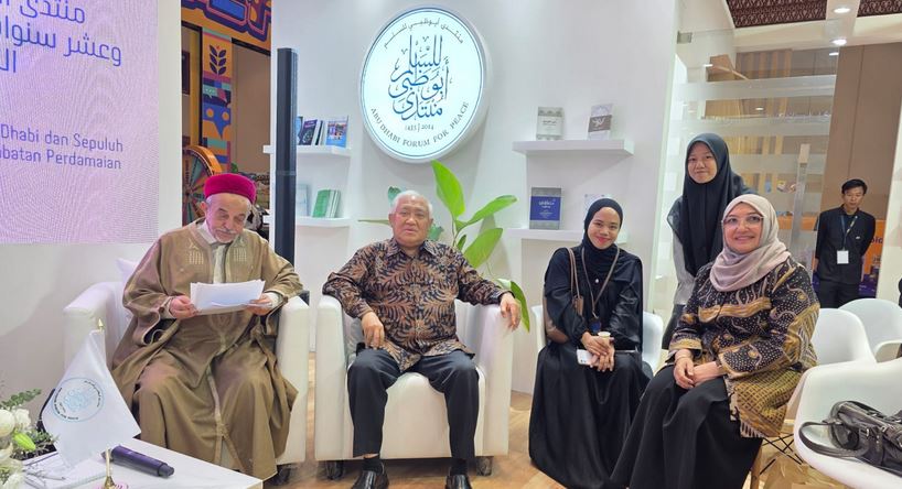Ketua CDCC, Prof. Dr. M. Din Syamsuddin (kedua dari kiri) menjadi pembicara “Dialog Perdamaian” di IBF, Balai Sidang Senayan, Jakarta, kemarin.