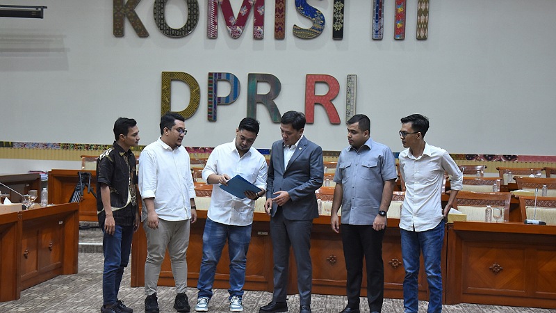 DPR Buka Ruang Masukan Mahasiswa untuk Revisi KUHAP Komisi III DPR RI menerima masukan dalam Rapat Dengar Pendapat Umum (RDPU) di Gedung Nusantara II, Senayan, Jakarta, Rabu (15/10/2025). - Humas DPR -