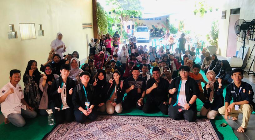 Gelar Bimbel Gratis, Pengurus RW di Kebon Jeruk Ini Gandeng Binus English Club