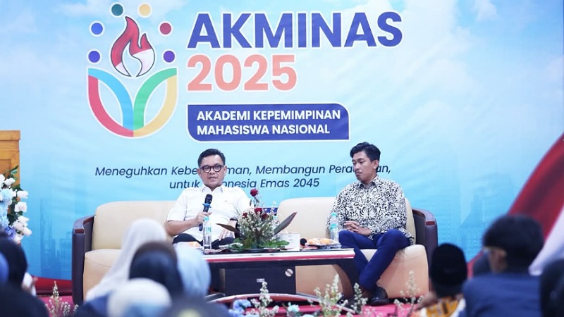 Gubernur Lemhannas: Bonus Demografi Harus Jadi Jalan Menuju Indonesia Emas 2045 Gubernur Lemhannas RI, Dr. H. Tb Ace Hasan Syadzily saat menjadi narasumber dalam kegiatan Akademi Kepemimpinan Mahasiswa Nasional (AKMINAS) di bawah Kementerian Agama RI, Kamis malam (9/10/2025). - Istimewa -