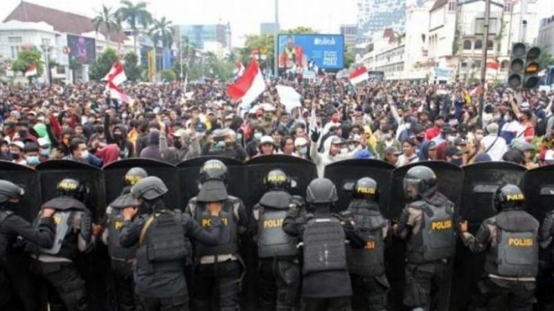 Ilustrasi Polri saat mengamankan masa aksi pendemo - Dok. RM -