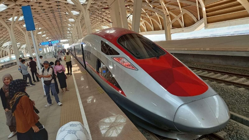 KPK Pastikan Penyelidikan Kasus Whoosh Tak Ganggu Layanan Publik! Kereta cepat Whoosh - Foto: Dok. RRI -