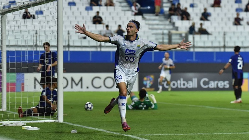 Penyerang Persib Andrew Jung merayakan gol ke gawang Bangkok United hasil umpan matang dari Uilliam Barros. - Dok. Persib.co.id -