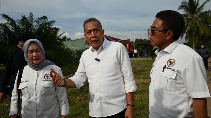 Saan Mustopa: Infrastruktur Pertanian Penentu Harga Pangan dan Nasib Petani Wakil Ketua DPR RI Saan Mustopa saat kunjungan kerja gabungan DPR ke Kabupaten Banyuasin, Sumatera Selatan, Rabu (15/10/2025). - Humas DPR RI -