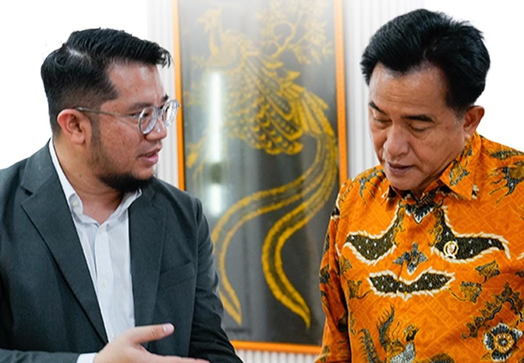 Temui Menko Yusril, Partai Ummat Usul Pemilu Pakai E-Voting Berbasis Blockchain Ketua Umum DPP Partai Ummat Ridho Rahmadi (kiri) - Menko Kumham Imipas Yusril Ihza Mahendra (Foto: Instagram Partai Ummat)