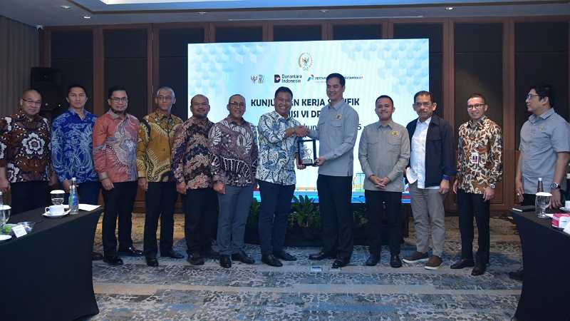 Tim Kunjungan Kerja Spesifik Komisi VI DPR RI melakukan pertemuan dengan Danantara, Badan Pengaturan BUMN (BP BUMN), PT Pertamina Gas Negara (PGN) Tbk, serta Pertamina EP di Sidoarjo, Jawa Timur, Sabtu (22/11/2025).  Humas DPR -