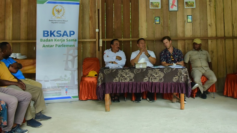 Ketua BKSAP DPR RI, Mardani Ali Sera, mengunjungi usaha penginapan masyarakat lokal Homestay Warimpurem, Papua - Humas DPR -