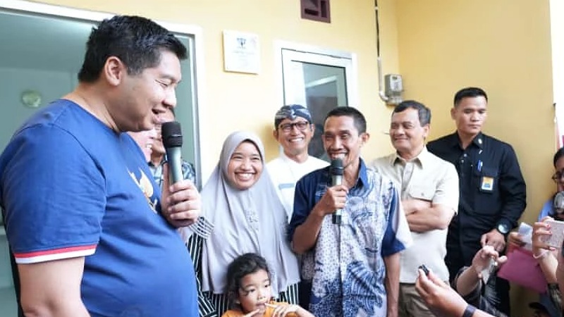 Menteri PKP Maruarar Sirait saat meninjau eninjau lokasi RSLH Program CSR Djarum di Desa Pasuruhan Kidul, Kecamatan Jati, Kudus, Kamis (6/11/2025). - Kemen PKP -