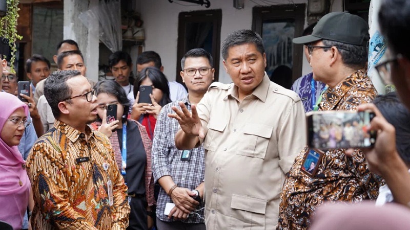 Menteri PKP Maruarar Sirait saat kunjungan kerja ke Kelurahan Cawang, Kecamatan Kramat Jati, Jakarta Timur, Kamis (13/11/2025) - Dok. Kemen PKP -