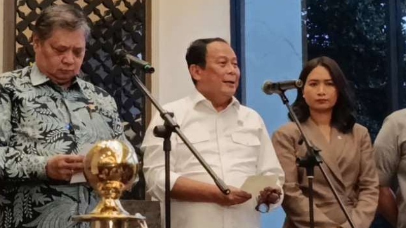 Konferensi pers Kebijakan Pendorong Pertumbuhan Ekonomi TW IV dan Kesiapan Nataru 2025 di Jakarta, Rabu (26/11/2025). -