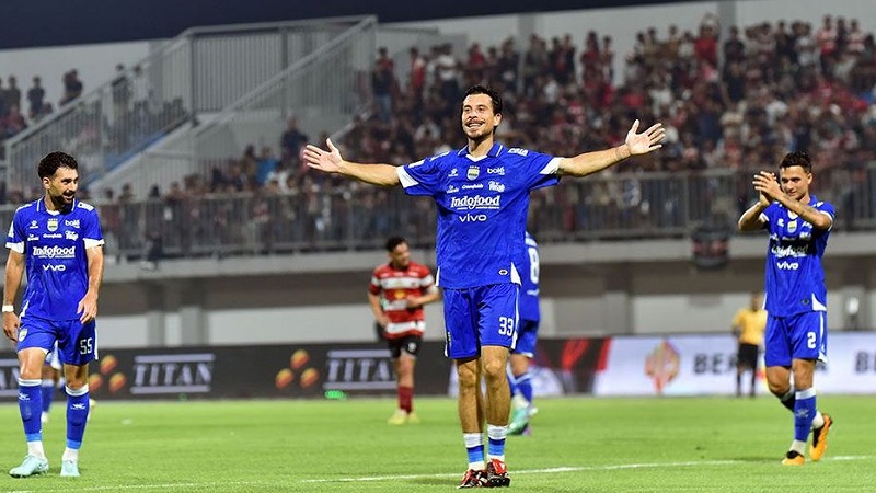 PERSIB Hancurkan Madura United 4-1, Profesor Thom Haye Cetak Gol Perdana