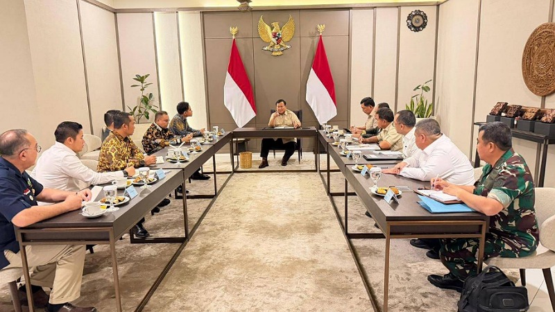 Prabowo Gelar Rapat Tertutup di Halim, Tunda Penerbangan ke Australia Dua Jam!