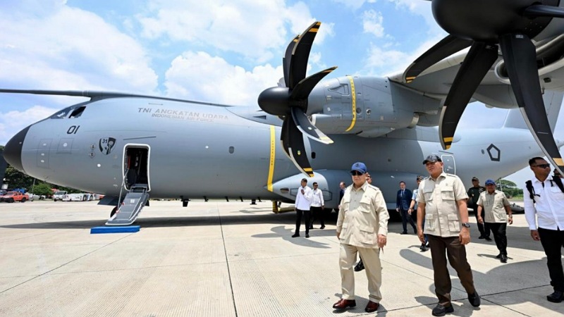 Presiden Prabowo Subianto resmi menyerahkan pesawat Airbus A400M/MRTT Alpha 4001 kepada TNI. - BPMI Setpres -