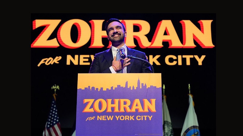 Zohran Mamdani berpidato dalam perayaan kemenangan setelah pemilihan walikota di New York, 4 November 2025 -  AP Photo/Yuki Iwamura -