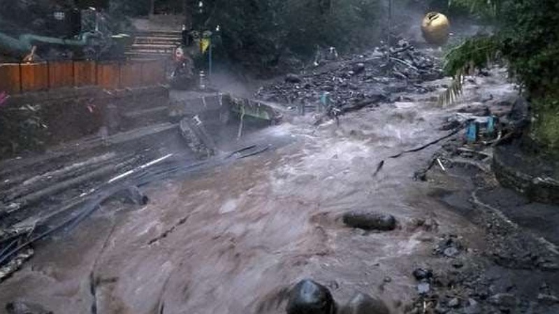 BREAKING: Banjir Bandang Terjang Wisata Guci Tegal, Kolam Air Panas Pancuran 13 Hilang Tergerus!