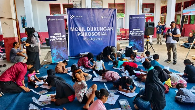 Dukungan psikososial untuk anak-anak penyintas bencana banjir dan tanah longsor di SDN 02 Cupak Tangah, Kota Padang, Provinsi Sumatera Barat, pada Sabtu(6/12). - Dok BNPB -