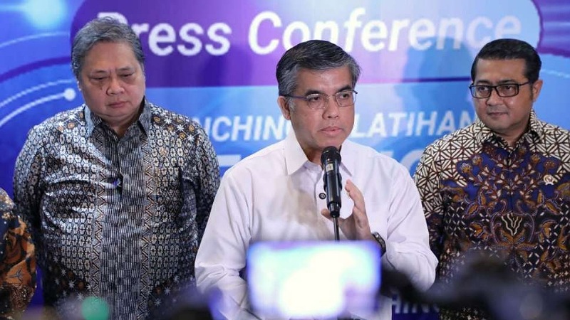 Menaker Yassierli saat memberikan keterangan kepada awak media, Kamis (18/12/2025) - Foto: kemmenpan -