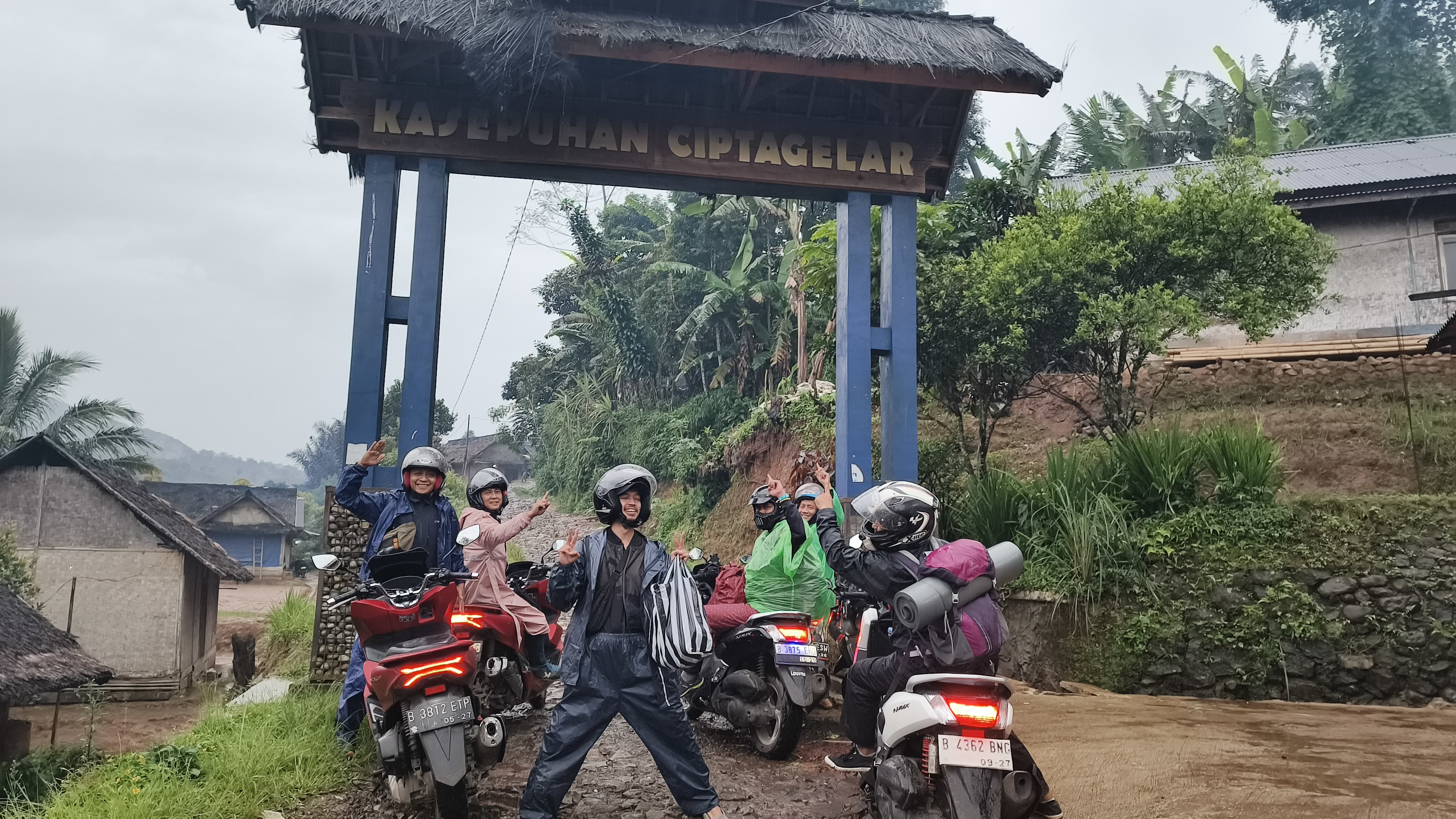 'Naik Haji' ke Kasepuhan Gelar Alam