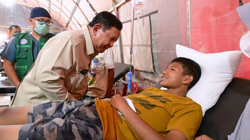 Presiden Prabowo Subianto kembali meninjau langsung wilayah terdampak bencana banjir bandang di Kabupaten Aceh Tamiang, Provinsi Aceh, pada Jumat (12/12/2025). - BPMI Setpres -